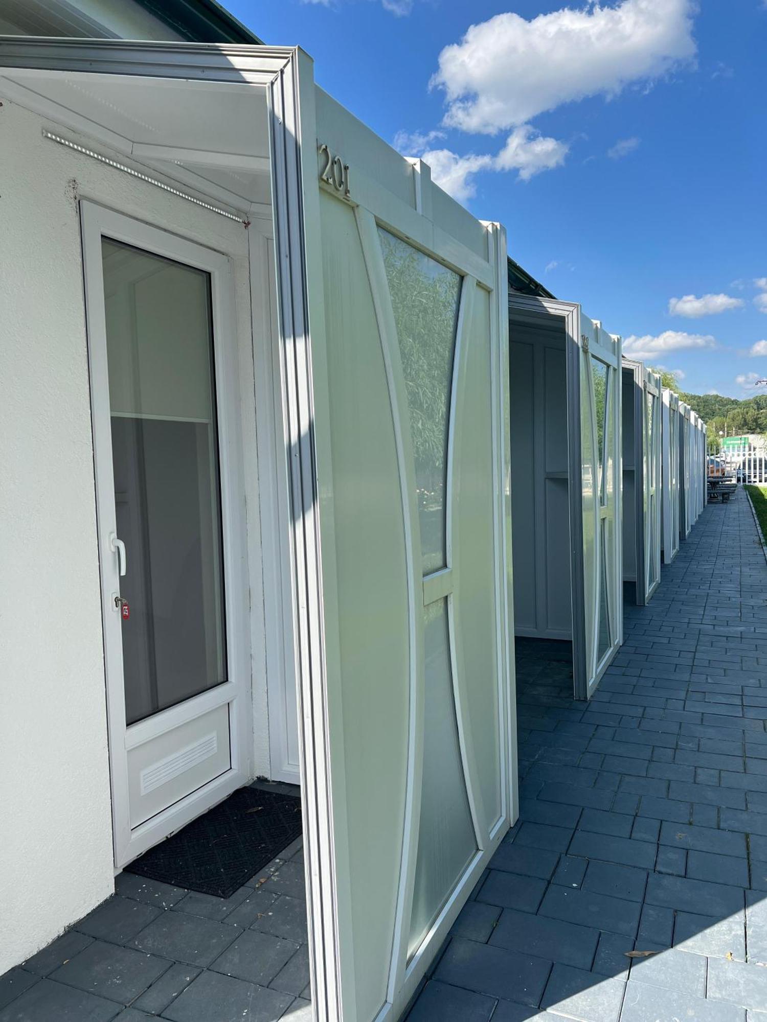 Royal Park Complex Hotell Bascov Exteriör bild