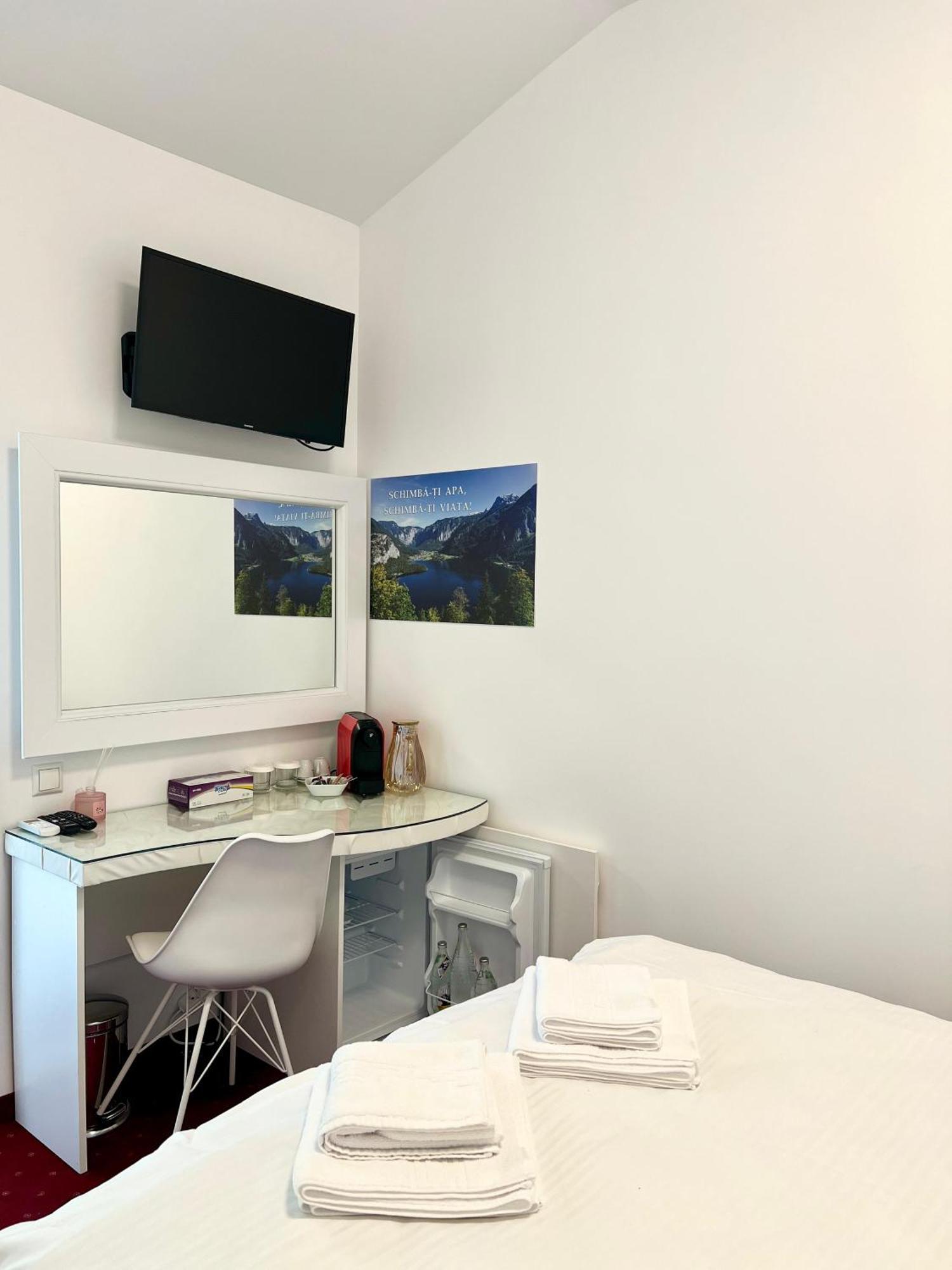 Royal Park Complex Hotell Bascov Exteriör bild