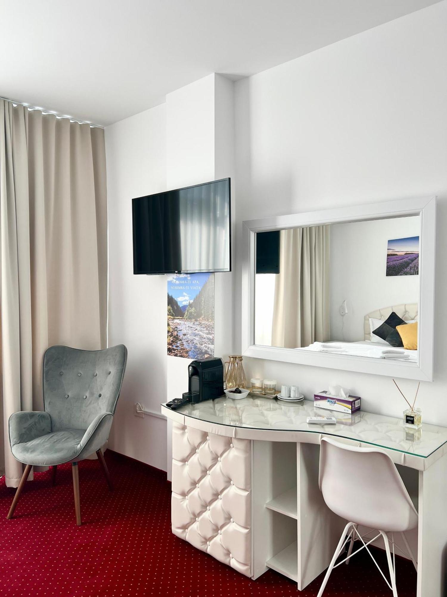 Royal Park Complex Hotell Bascov Exteriör bild