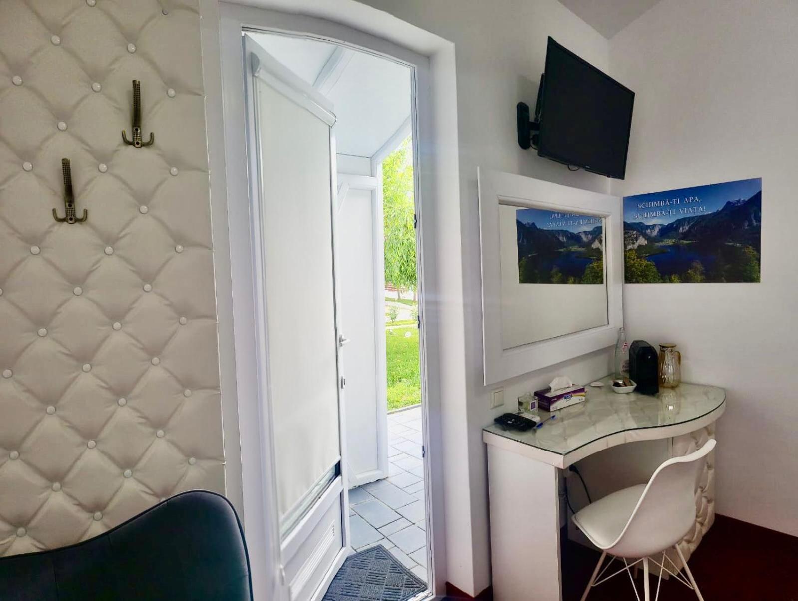 Royal Park Complex Hotell Bascov Exteriör bild