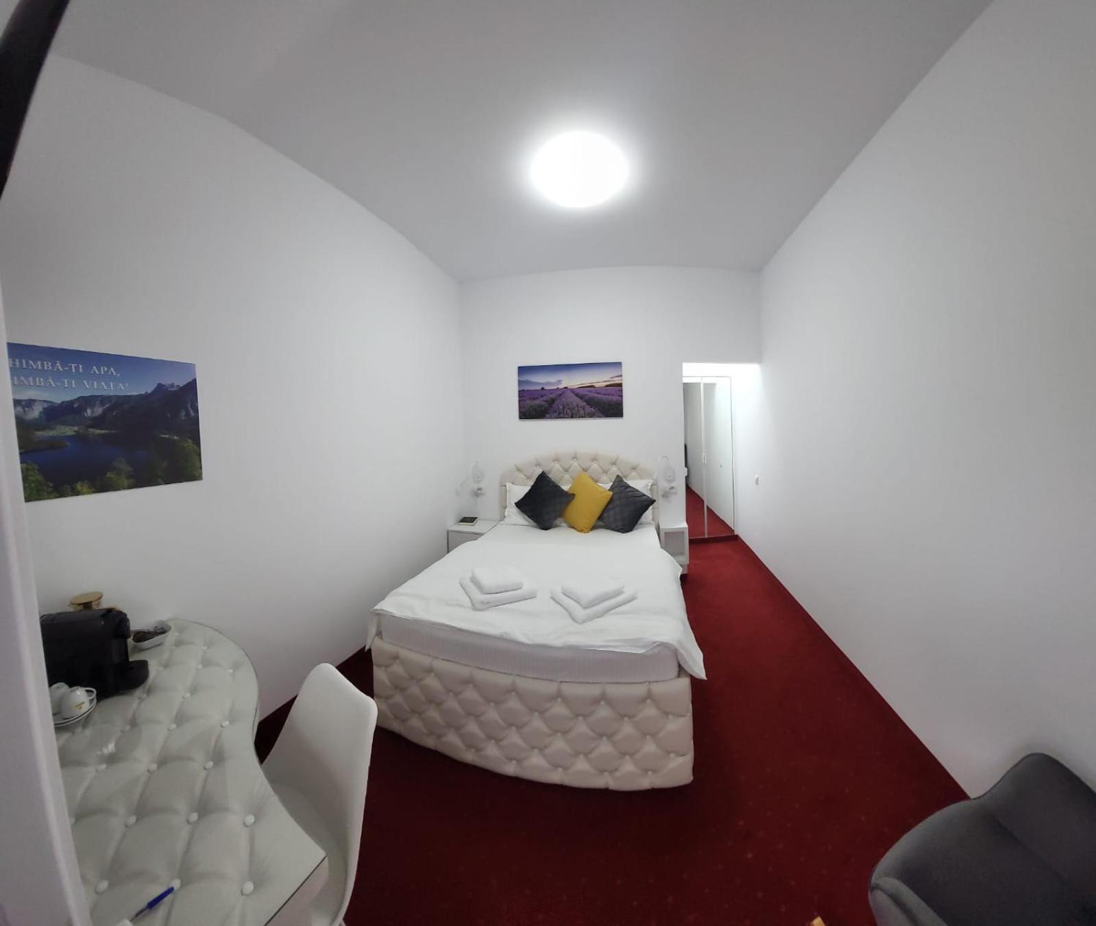 Royal Park Complex Hotell Bascov Exteriör bild